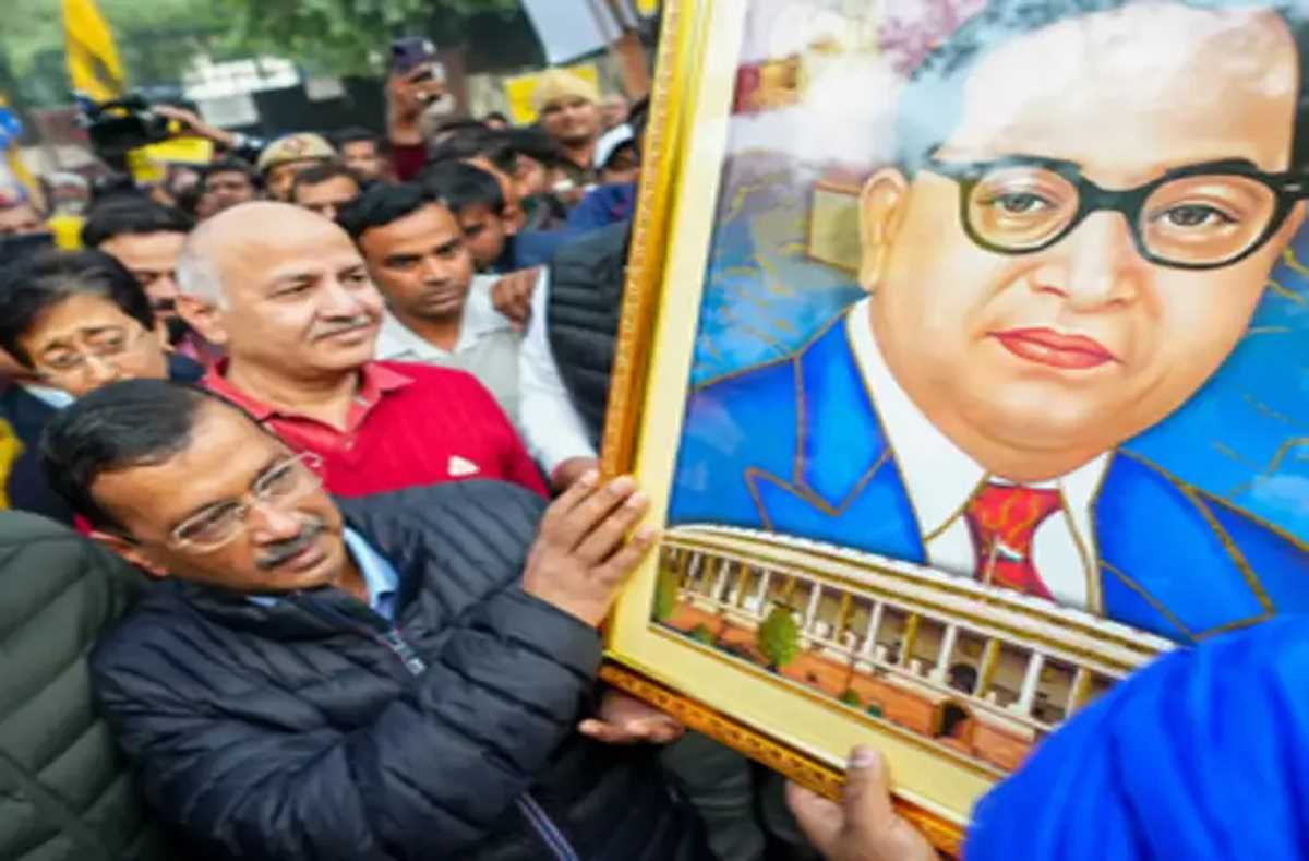 दिल्ली : आम आदमी पार्टी का भाजपा मुख्यालय पर हल्ला बोल